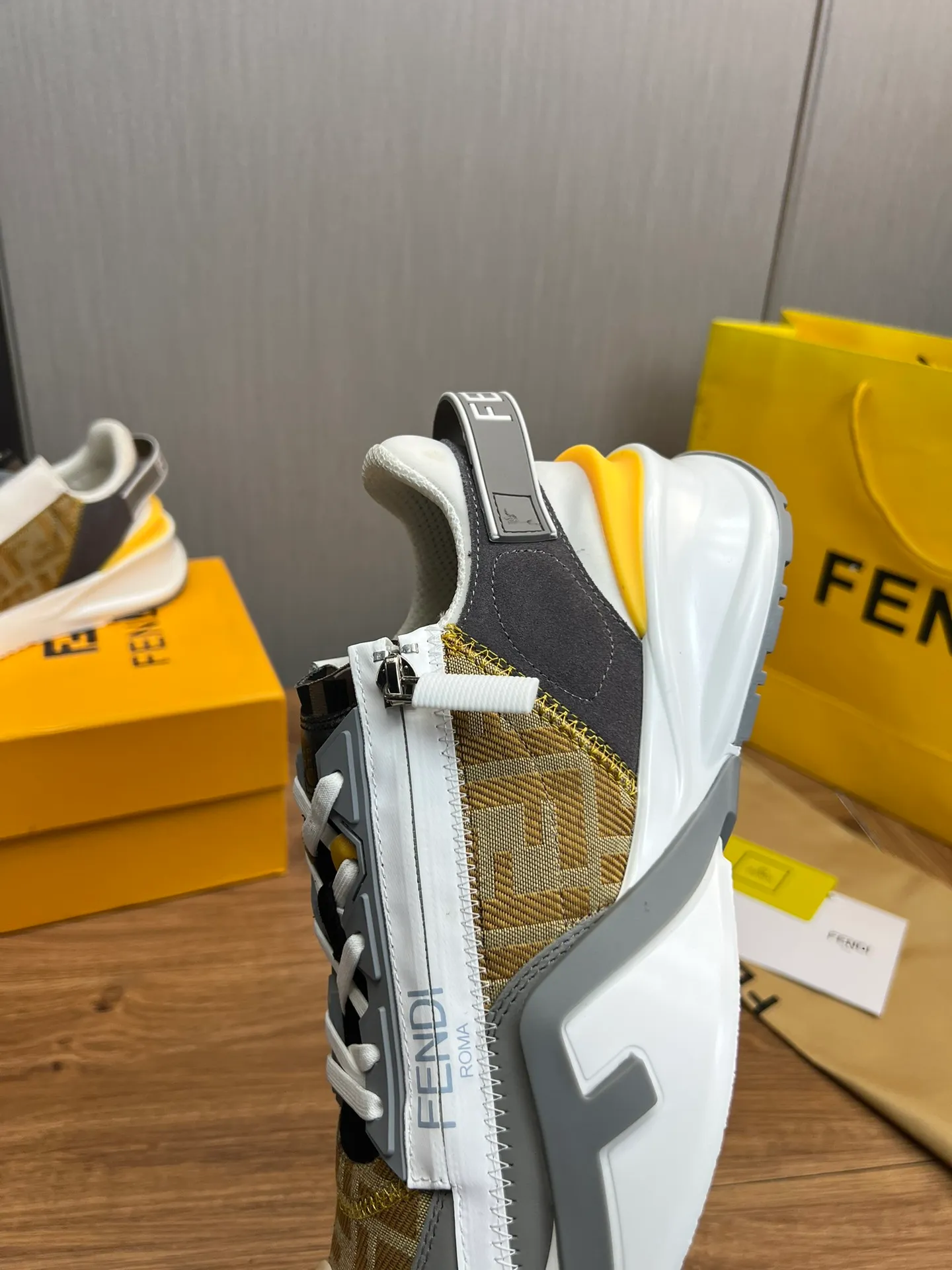 Men's men's shoes💰520💰 Fendi [Fendi] hot style is on the market🔥Fashionable casual men's shoes🔱Made of original brand fly knit fabric. Original cowhide + breathable mesh lining + sheepskin feet. Perfect shape and top quality, you deserve it🔜Original rubber outsole, ultra-light, non-slip and wear-resistant👣 Standard size 38-44